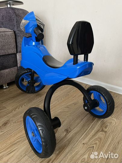 Трехколесный велосипед