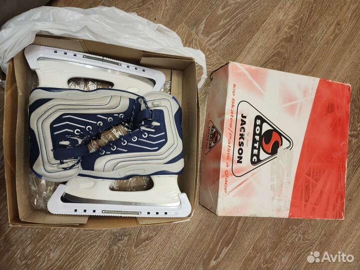 Коньки фигурные Jackson