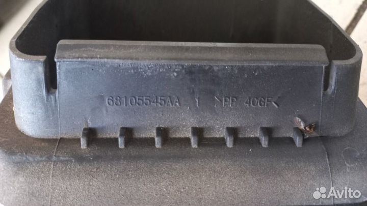 Воздухозаборник Jeep Grand Cherokee 4