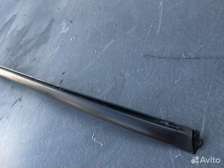 Прав молдинг крыши Cube Z10