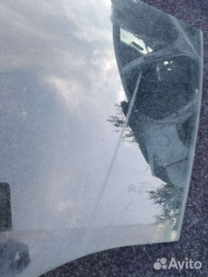 Стекло переднее левое Citroen C4 B7