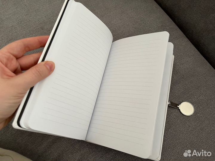 Новый белый ежедневник на магните SAP