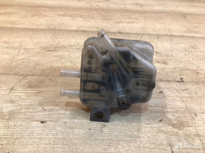 Бачок главного тормозного цилиндра Lexus Rx300 1