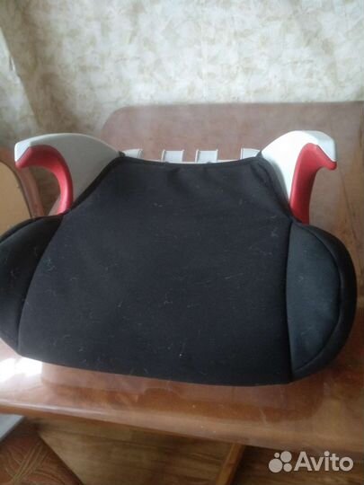 Автомобильное кресло с бустером