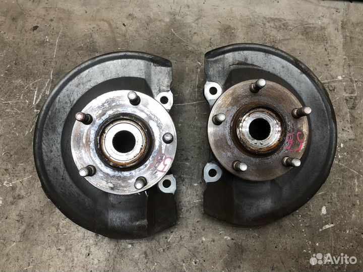 Кулак передний левый правый лансер 10