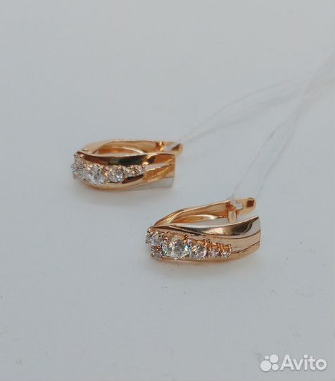 Золотые серьги с камнем