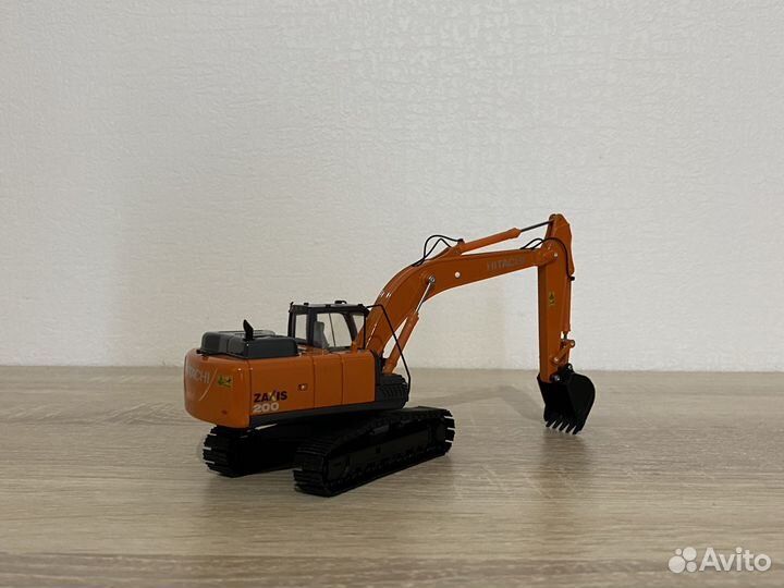 Модель экскаватора Hitachi Zaxis 200 1:50