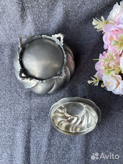 Шкатулка, сахарница, вазочка с крышкой из олова