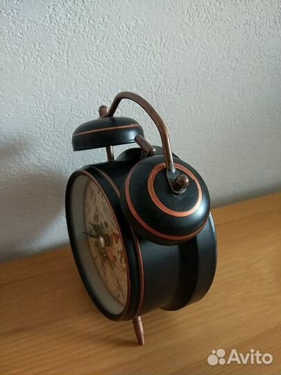 Часы будильник