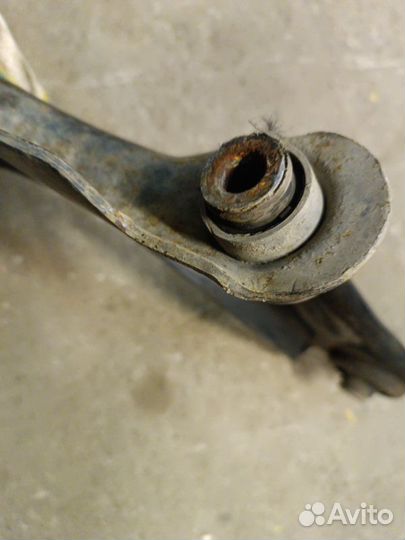 Рычаг подвески передний левый Renault Grand Scenic