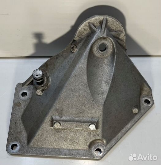 Кронштейн двигателя левый BMW E60 M54B30