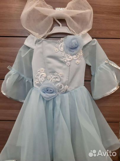 Продам нарядное платье для девочки