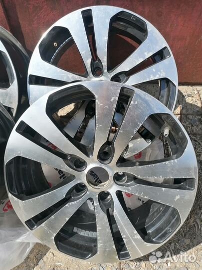 Диски R17 5x114,3 6,5J ет35 D67,1 Kia Sportage 3