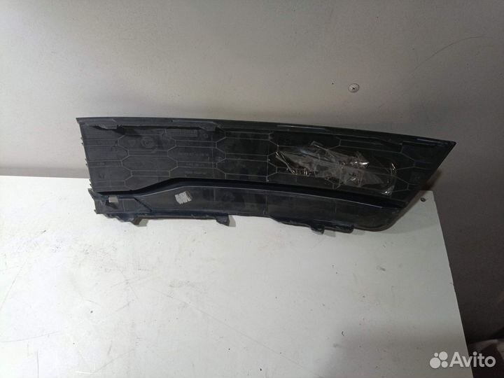 Заглушка противотуманной фары Skoda Rapid