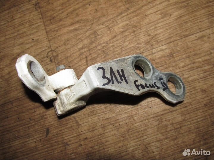 Петля двери задняя левая нижняя (Ford Focus)