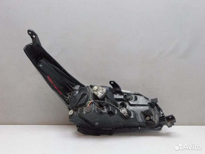 Фара левая Toyota Fortuner