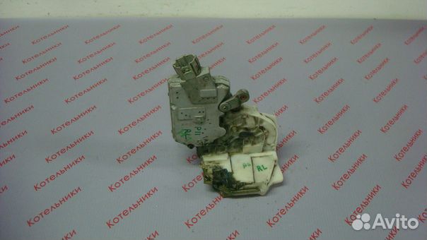 Nissan 82503-2F000 Замок задний левый