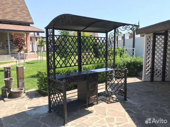 Мангал с крышей