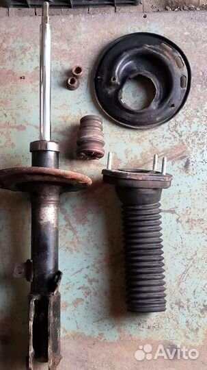 Задняя стойка camry 40