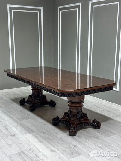 Стол и стулья в гостиную. В наличии