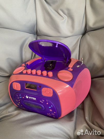 Магнитофон Vitek с винкс