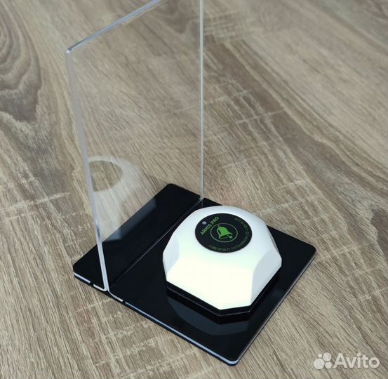 Кнопка вызова персонала. Кнопка помощи. Белая