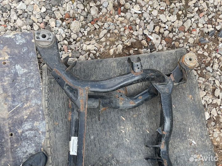 Задняя балка подрамник Ауди Q7