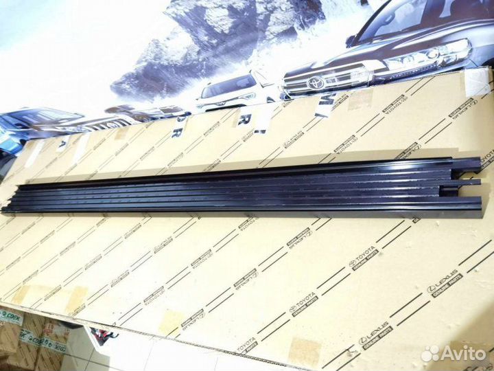 Пластина подножки левая Toyota Land Cruiser 200