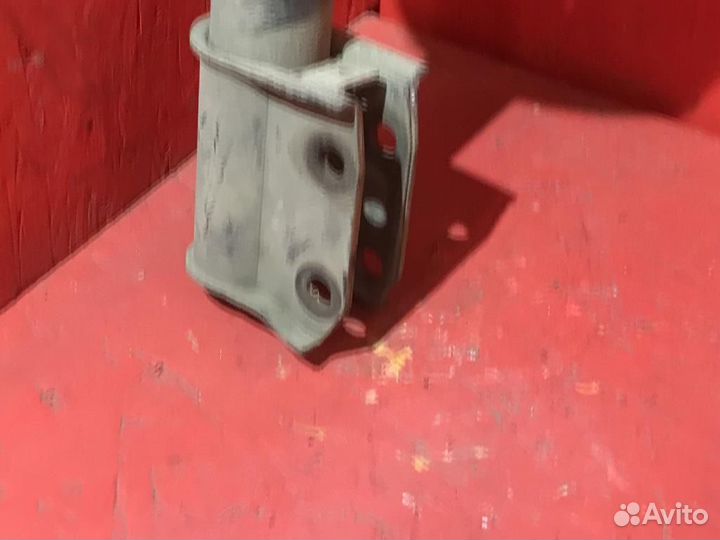 Амортизатор передний Рено Логан 1