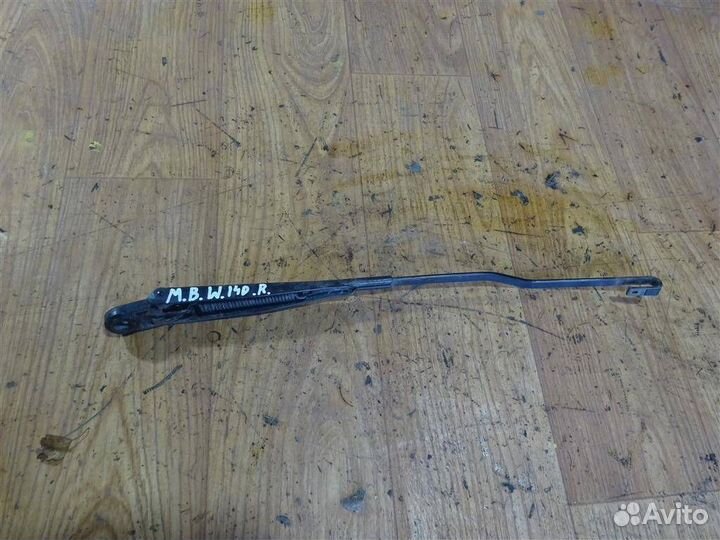 Поводок стеклоочистителя передний правый Mercedes