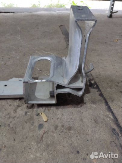 Балка поперечная передняя Mercedes A W177