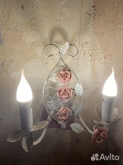 Люстра и бра с розами