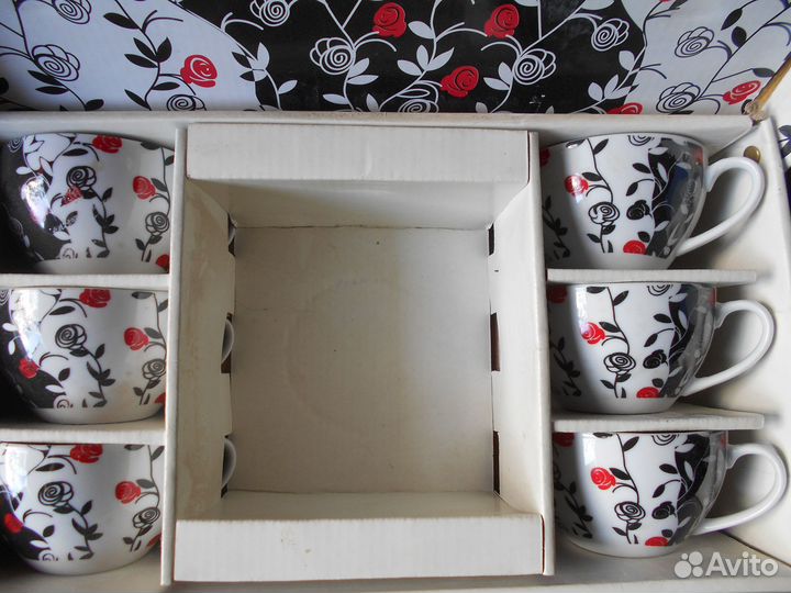 Чайный сервиз в горох, блюдца, кувшин