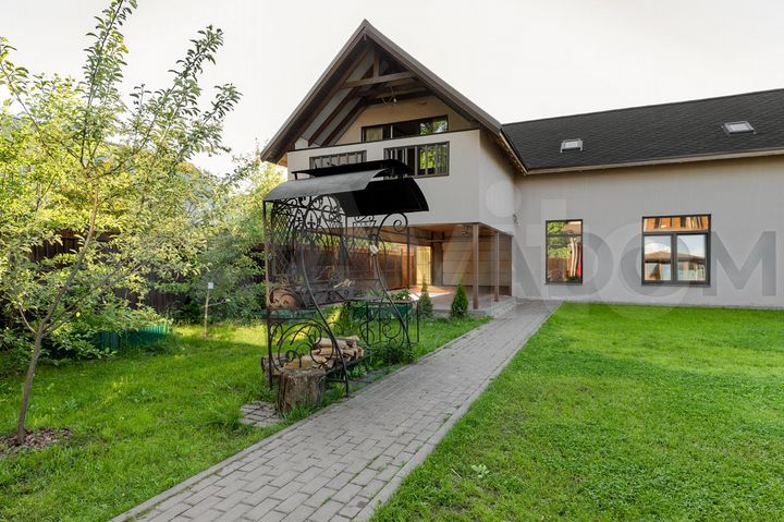 Коттедж 450 м² на участке 5 сот.