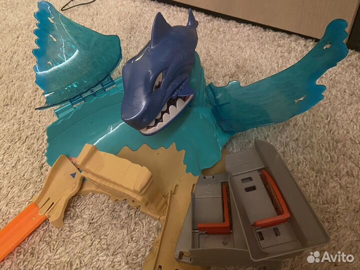 Схватка с Акулой Hot Wheels