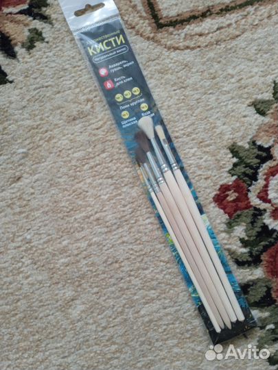 Гуашь гамма и кисти коза/пони