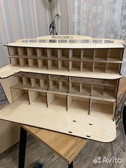 Деревянный гараж паркока игрушечный