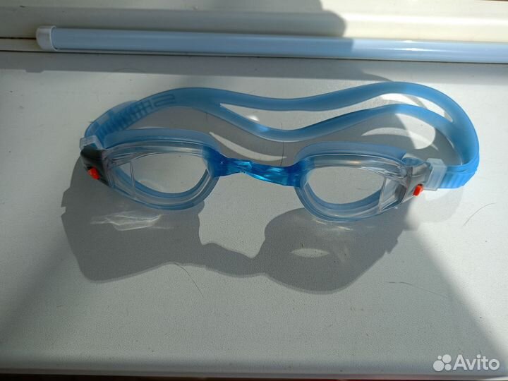 Шапочка и очки для плавания