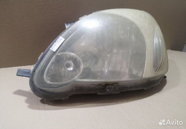 Фара правая toyota yaris 2002 год