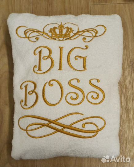 Махровый халат с вышивкой 