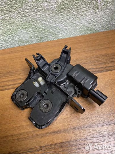 Замок багажника Лада Веста