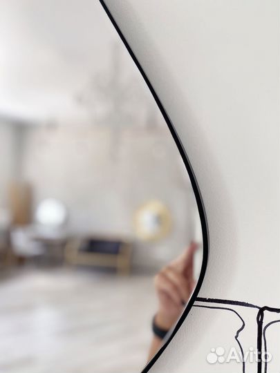 Зеркало в спальню новое Drop черная эмаль