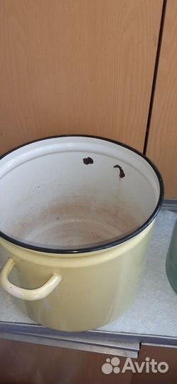 Кастрюля эмалированная большая