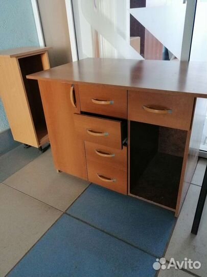 Компьютерные столы и тумбы б/у