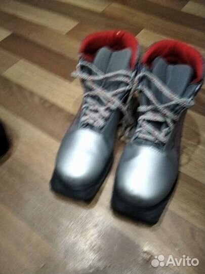 Лыжные ботинки