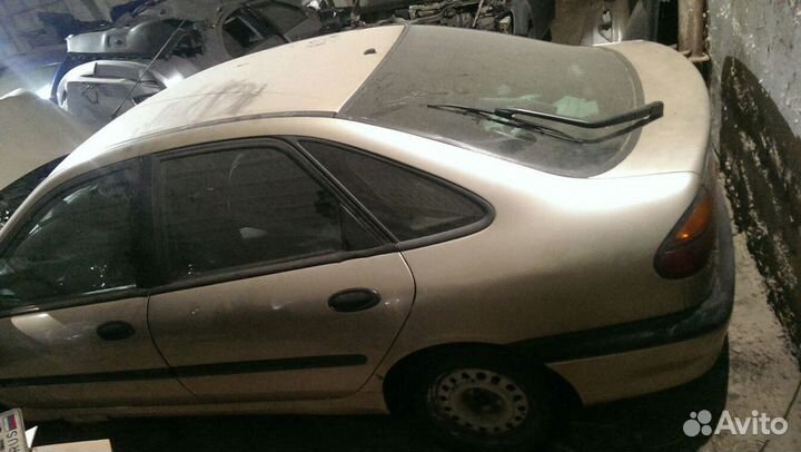 Перед разбит Рено лагуна 1, 2.2 дизель МКПП