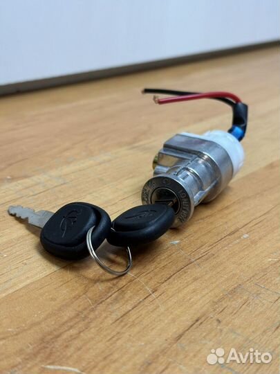 Замок зажигания для АКБ на электровелосипед