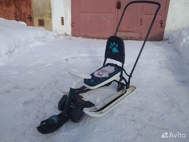 Детский снегокат с ручкой и колесами