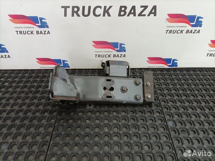 Кронштейн левой подножки Mercedes-Benz Actros