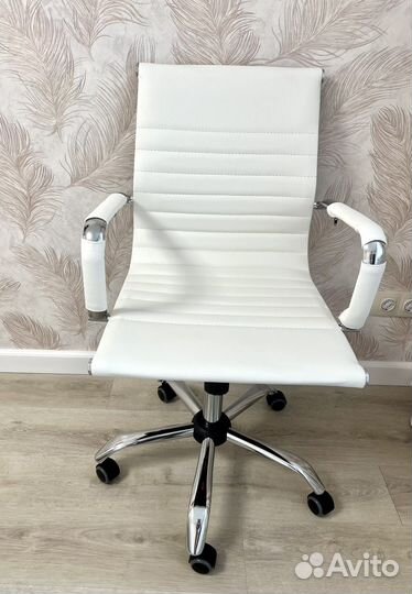 Кресло новое белое компьютерное